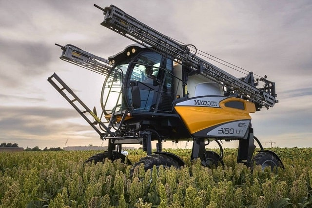 Вибираємо самохідний обприскувач