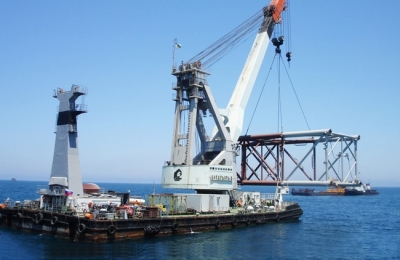 Плавучий кран затонул в акватории Ялты: есть погибшие