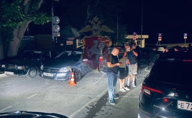 В Севастополе, на набережной пляжа Учкуевка водитель «Porsche» протаранил 5 машин