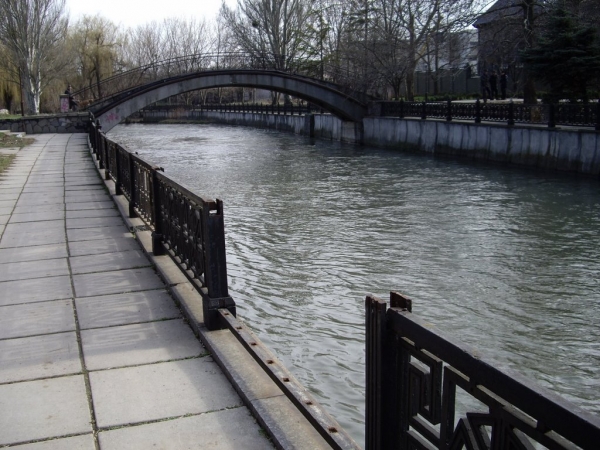 Набережная Салгира в Симферополе становится опасной для людей