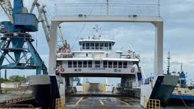 В Крыму в срочном порядке занялись паромной переправой