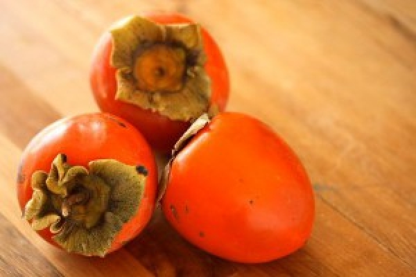 Мужчина купил хурму с иголкой от шприца