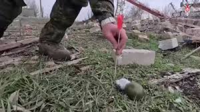 Житель Евпатории с муляжом гранаты требовал на заправке алкоголь