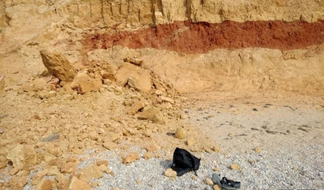 На диком пляже в Любимовке из-за обвала грунта едва не погибли два человека