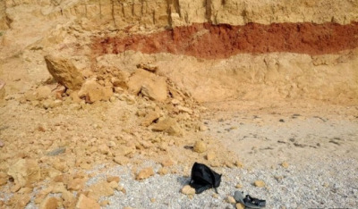 На диком пляже в Любимовке из-за обвала грунта едва не погибли два человека