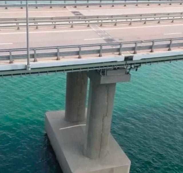 На опорах Керченского моста появились вертикальные трещины