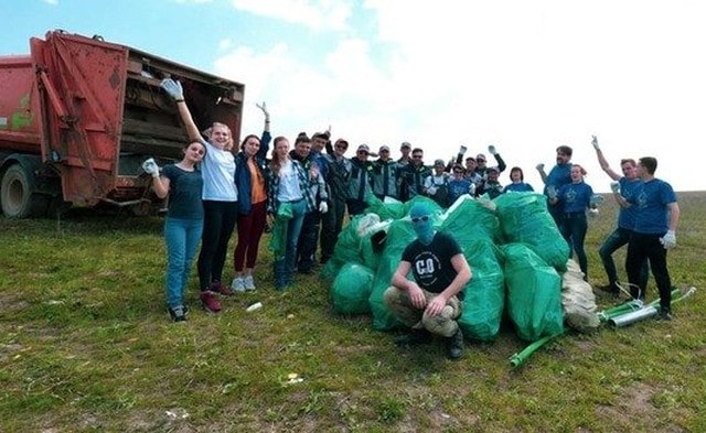 Волонтеры продолжают сражаться с мусорной свалкой в Чистеньком