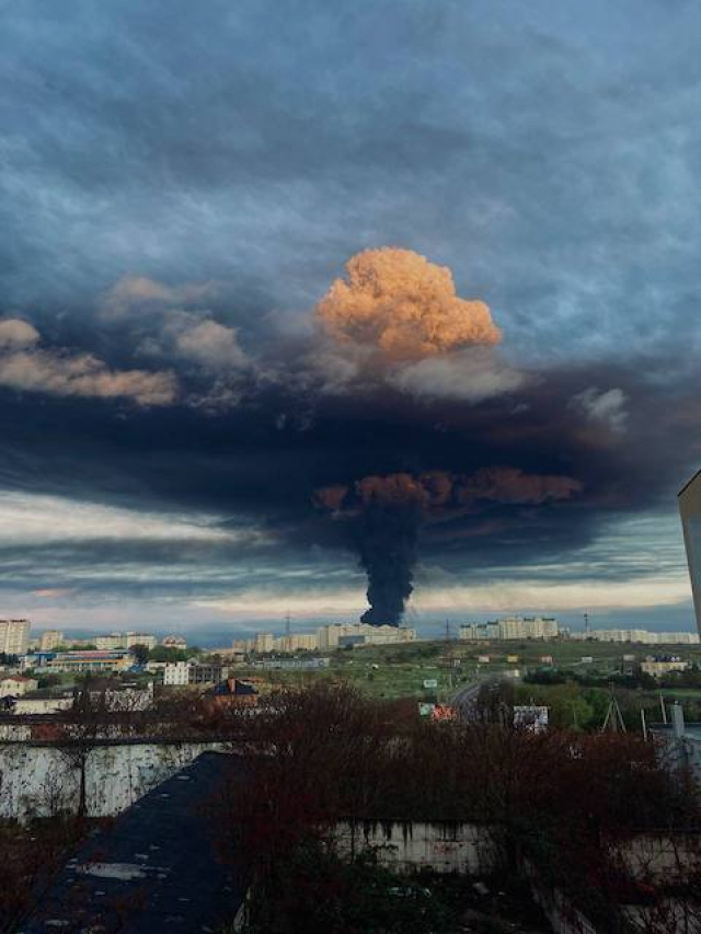 После взрыва на нефтебазе военные РФ вывозят свои семьи из Крыма