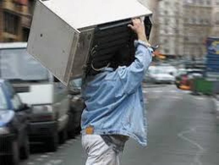 Квартиранты вынесли из квартиры хозяйки всю бытовую технику