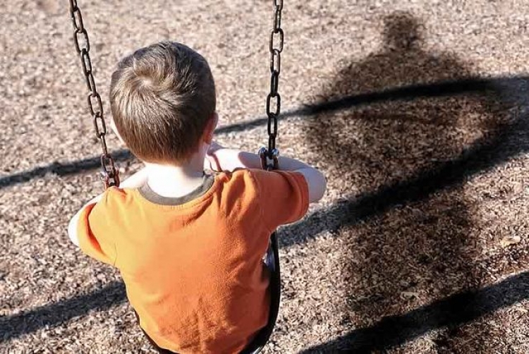 Смерть на качелях – на детской площадке погиб ребенок