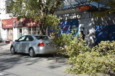 3-и сутки в Крыму бушует сильнейший шторм (видео)