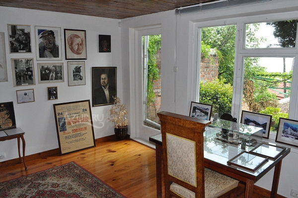 Новая экспозиция приглашает на «Виллу Штирлица»