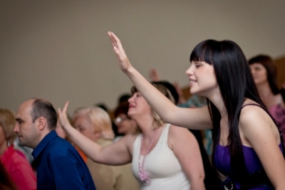 Севастопольцев достали песнопения религиозных общин