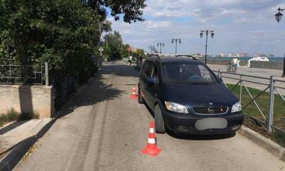 В Евпатории под колеса автомобиля попал ребенок