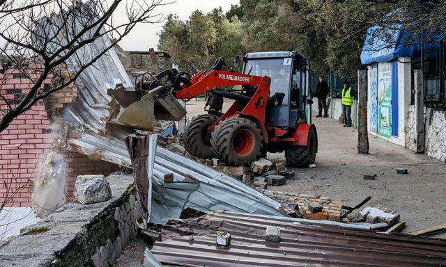 В Ялте приступили к сносу незаконных сооружений