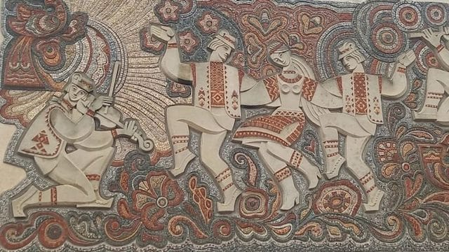 Оккупанты в Евпатории уничтожили мозаичное панно «Гуцульский танец»