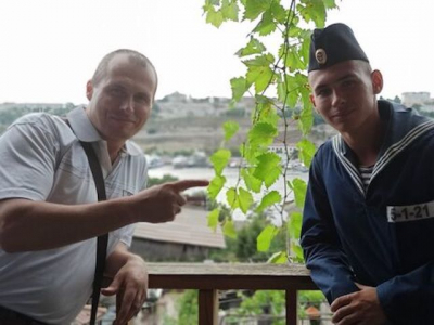 Житель Феодосии получил свидетельство о смерти своего сына – матроса крейсера «Москва»