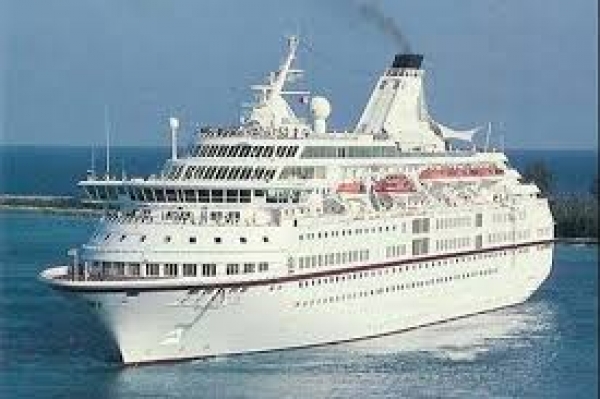 Несмотря на запрет Европы, к берегу Крыма пришвартовался греческий корабль