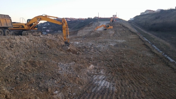 В очередной раз названы очередные сроки завершения ремонта дороги между Дубками и Мирным на Симферопольской трассе