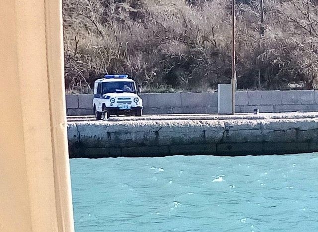 Экипаж яхты отказывается отправляться на обсервацию в связи с коронавирусом