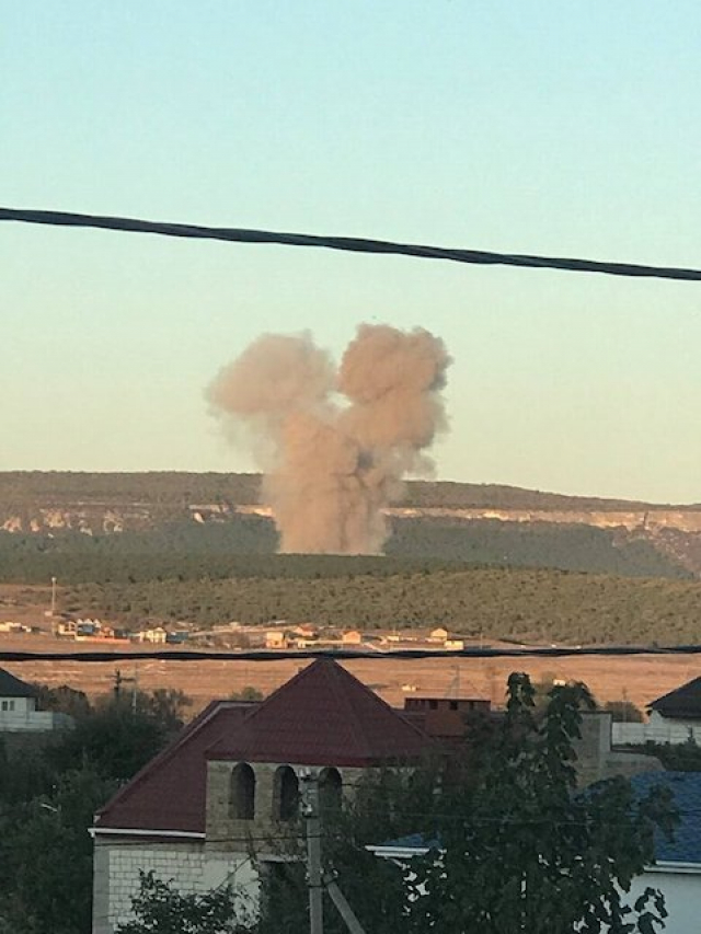 Под Севастополем два дня подряд гремят сильные взрывы