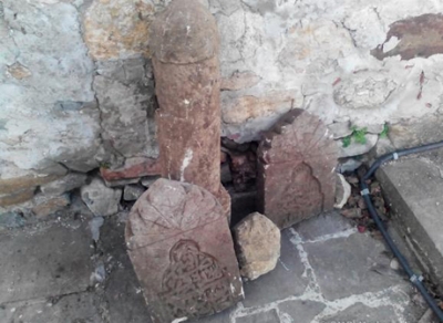 Коммунальщики продолжают разрушать древнее мусульманское захоронение