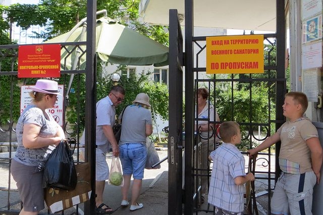 Военные отказали жителям Партенита в доступе к пляжу – боятся коронавируса