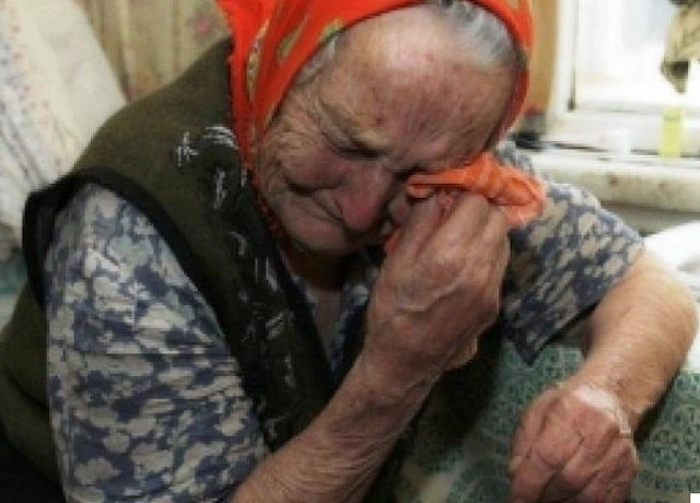 В Севастополе голый мужчина избил на остановке двух старушек