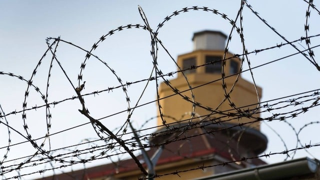 Из российских тюрем удалось освободить 55 политзаключенных