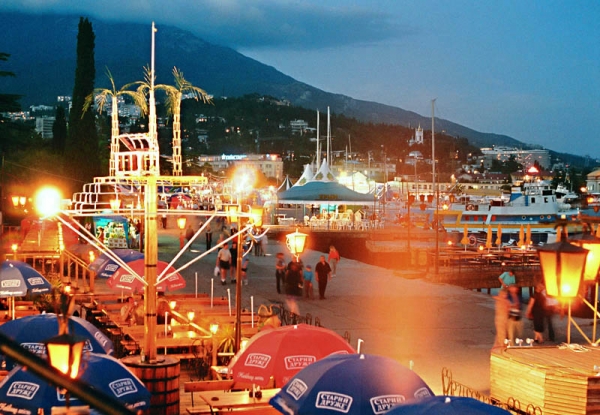 На ялтинской набережной скоро не будет рекламы