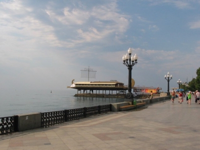 С набережной Ялты воруют ливневки