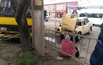 В аварии на проспекте Победы в Симферополе пострадало 7 человек, в том числе - ребенок