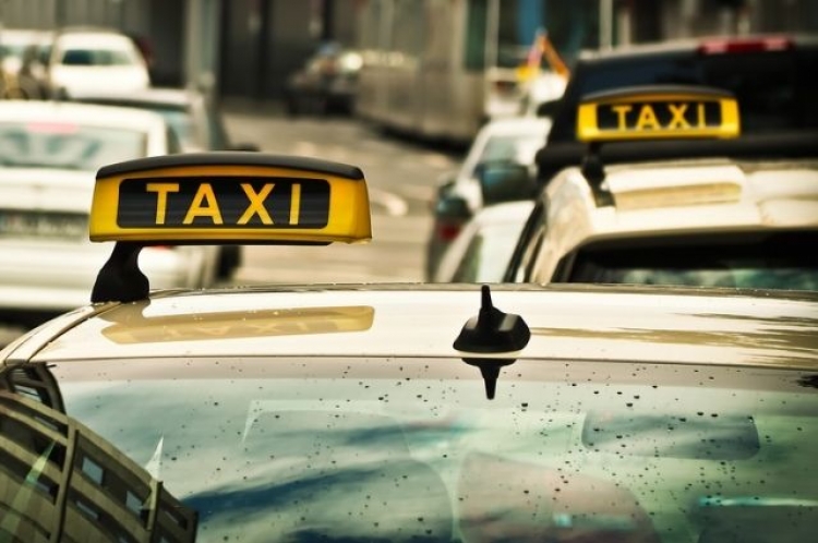 Всего десятая часть крымских таксистов работают легально