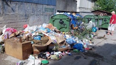 Глава Симферополя утверждает, что мусор в город… привозят