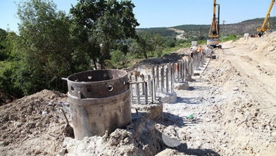 Ремонт Симферопольской трассы идет с опозданием на 10 дней – вся сталь уходит на строительство моста