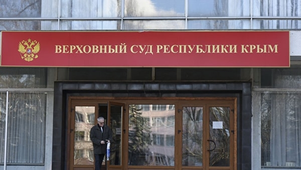 Двоим &quot;украинским диверсантам&quot; дали 15 суток за мелкое хулиганство