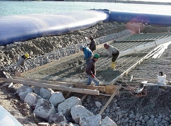 Украина строит дамбу на границе с Крымом