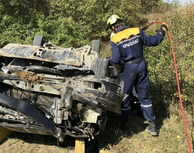 Возле с. Кизиловое в обрыв упал автомобиль с женщиной и ребенком