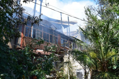 Масштабный пожар в Гурзуфе – огонь уничтожил 4 квартиры (фото)