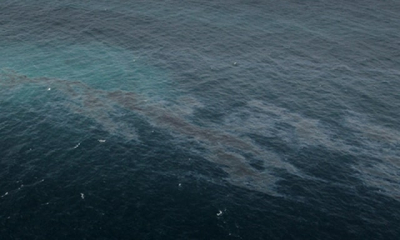 В акватории Южной Бухты после ЧП с плавучим краном разлилось топливо