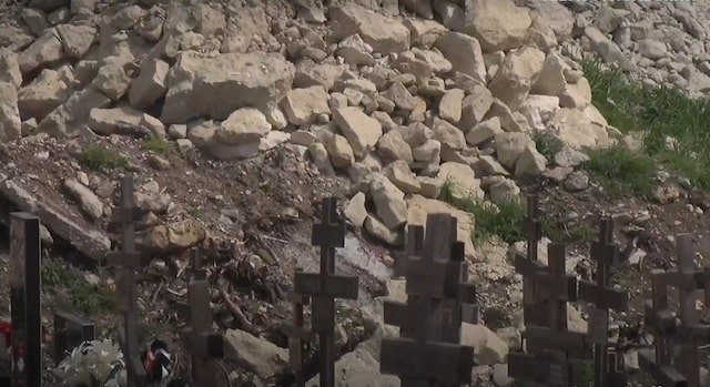 Россияне превращают кладбище в Севастополе в свалку строительных отходов