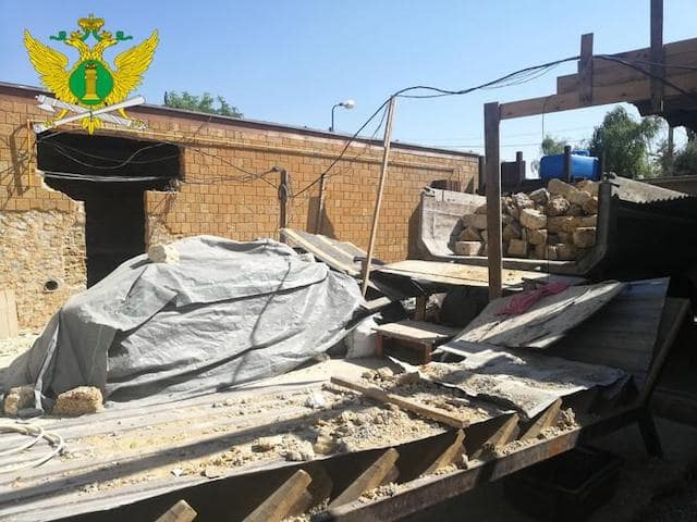 В Евпатории снесли два самовольно возведенных недостроенных дома