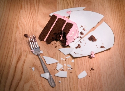 Отравившиеся на свадьбе просто переели? 