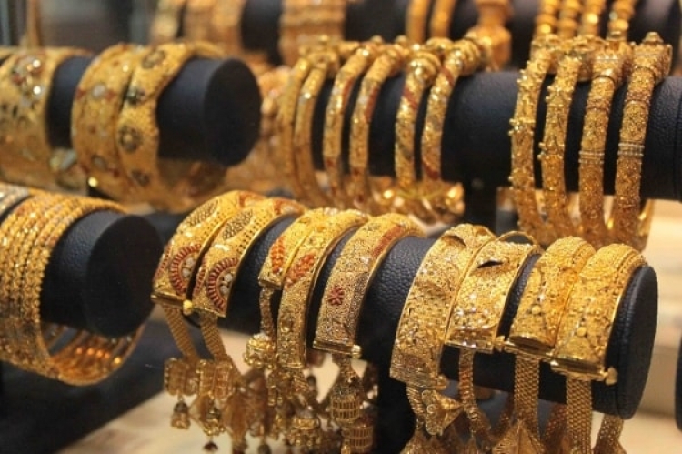 Грабителю не удалось сбежать с похищенными золотыми украшениями