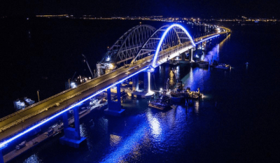 Вдоль Керченского моста устанавливают новые боновые заграждения