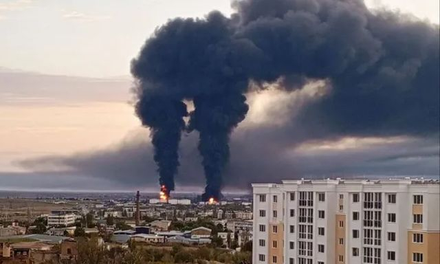 Нефтебаза в Феодосии догорела – уничтожены 8 резервуаров, еще 4 повреждены