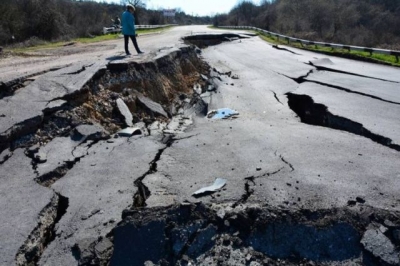 Полтора месяца осталось до окончания ремонта Севастопольской трассы