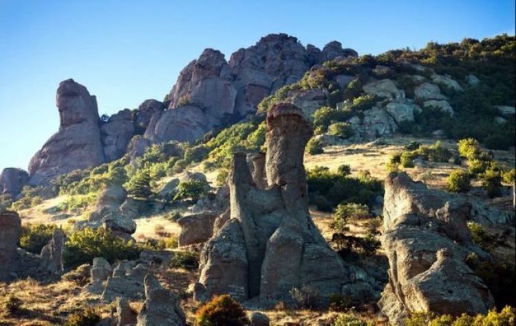 Всю ночь спасатели доставали из расщелины 2 туристов