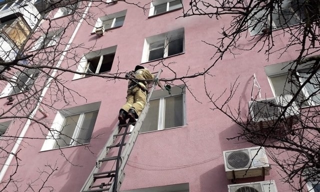 Пожар в Феодосии – спасатели эвакуировали десять человек
