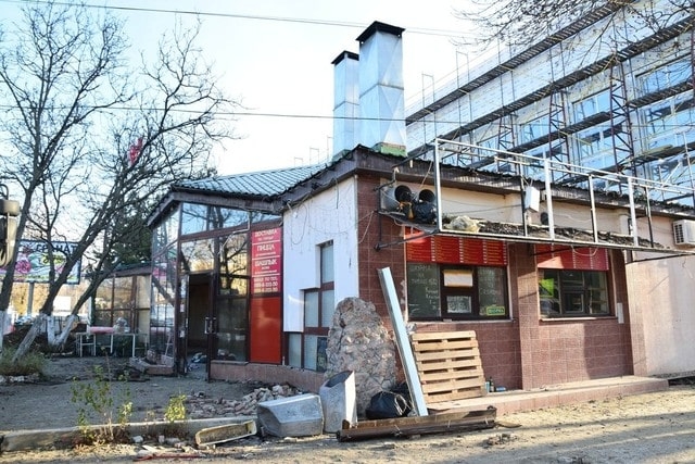 В Симферополе сносят «Шашлычный дворик»